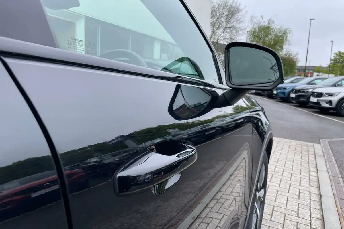 2022-volvo-xc40-20-b3-plus-big-15