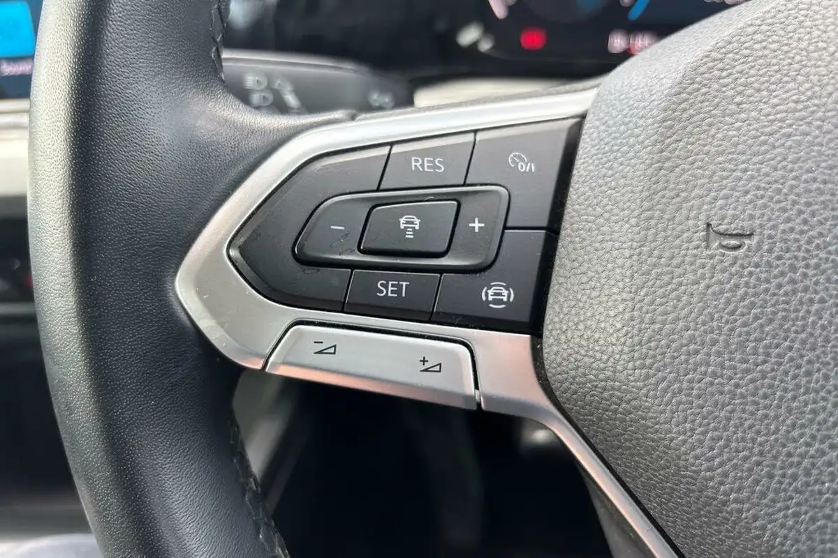 2021-volkswagen-golf-15-tsi-life-130ps-hatchback-big-44