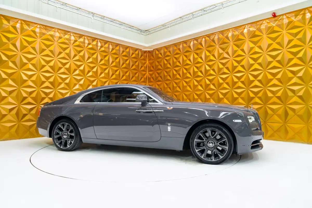 2019-rolls-royce-wraith-66-591bhp-big-33