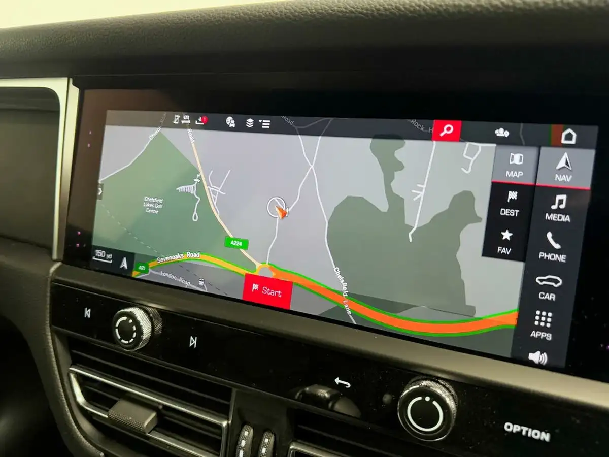 2023-porsche-macan-20-big-46