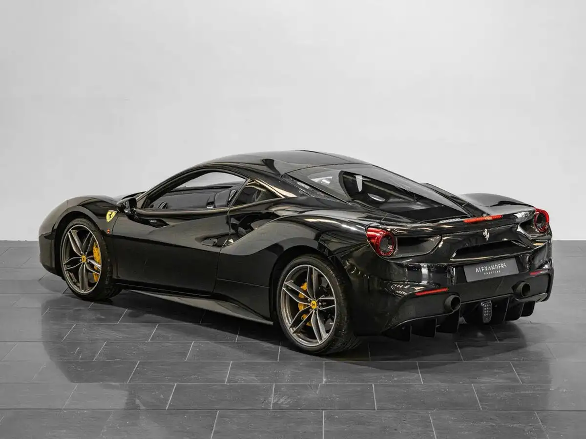 2017-ferrari-488-39-488-gtb-big-4