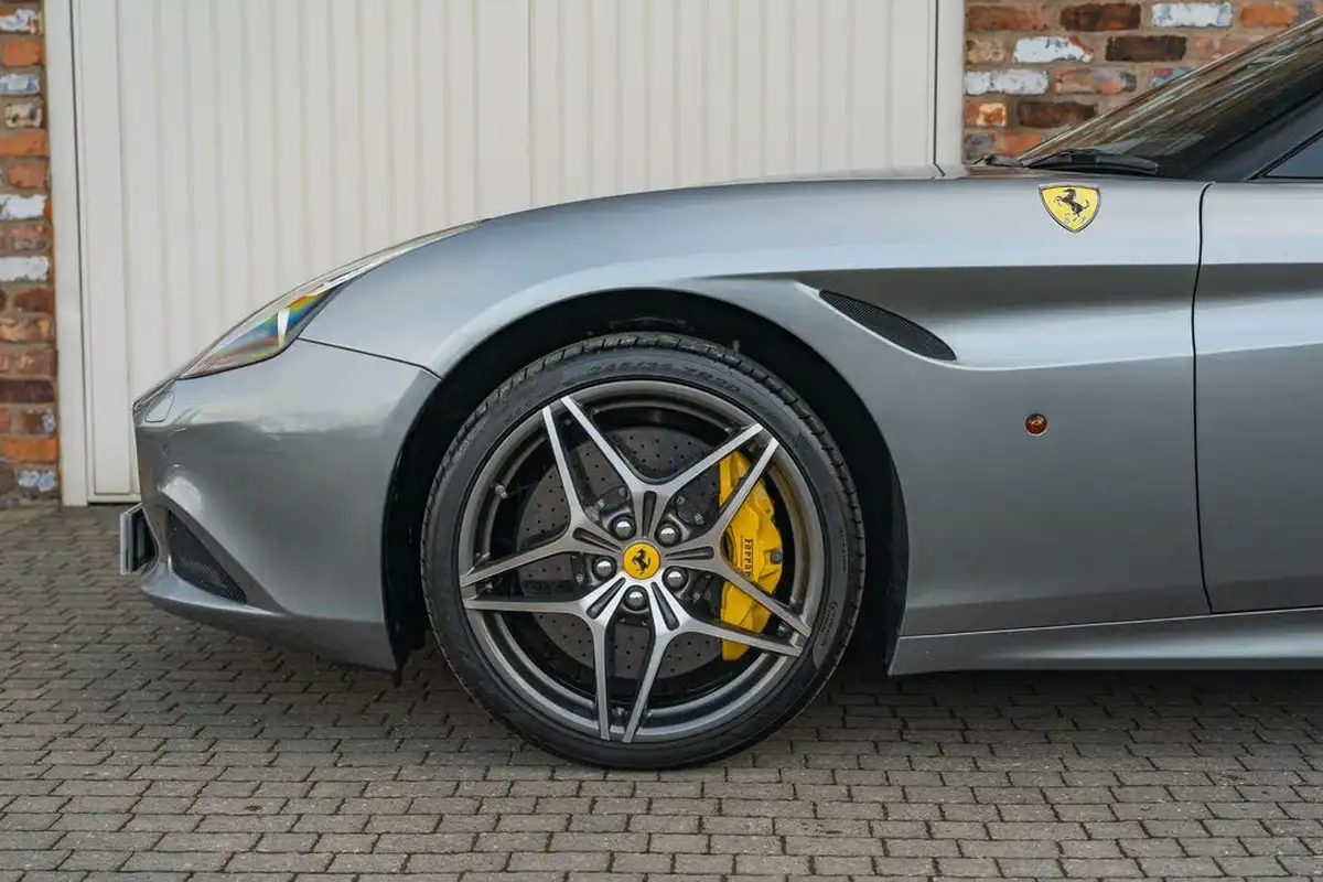 2016-ferrari-california-39-t-big-15