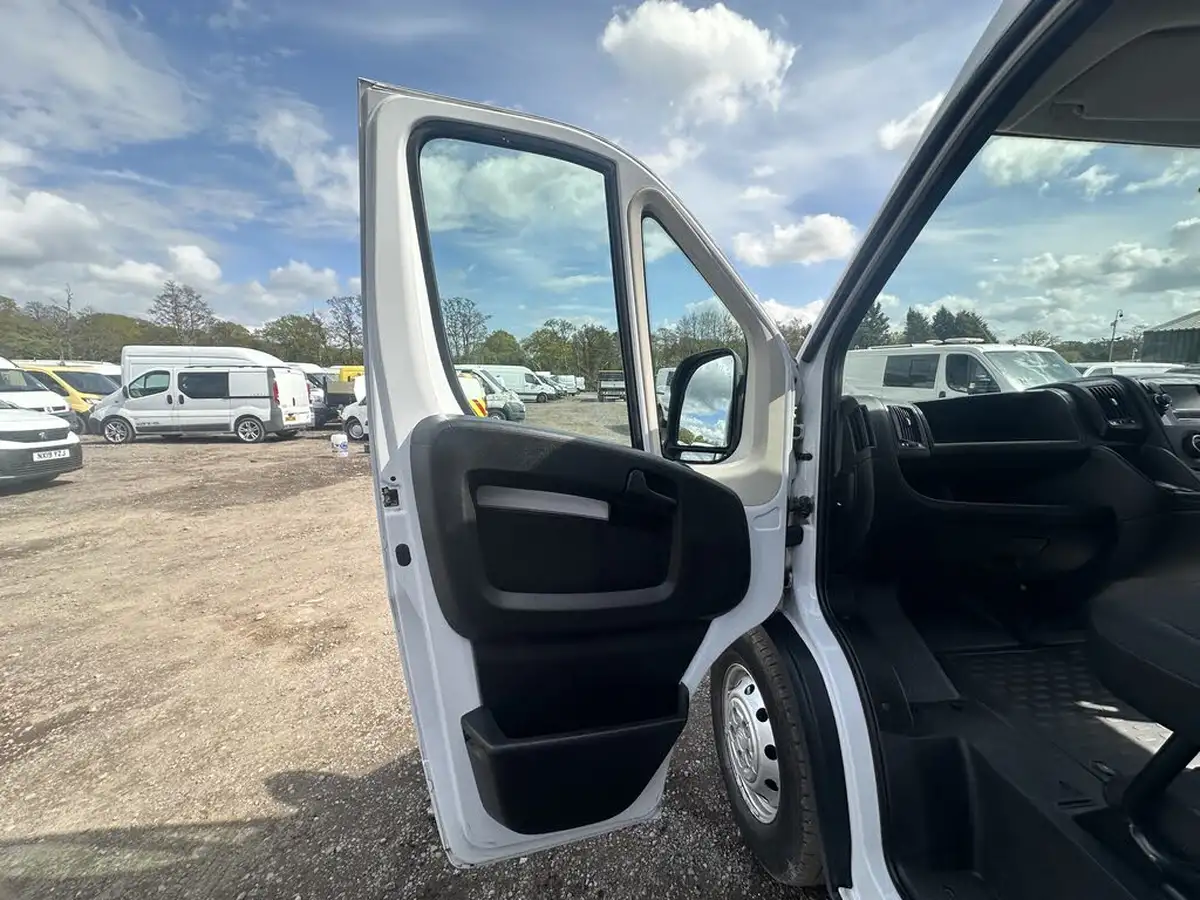 2021-citroen-relay-22bluehdi-35-l4h2-heavy-enterprise-140eu6dt-big-8