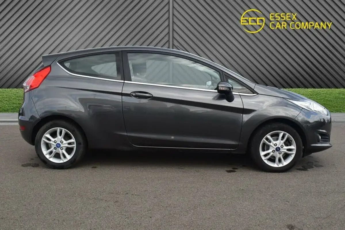 2016-ford-fiesta-125-zetec-3d-big-12