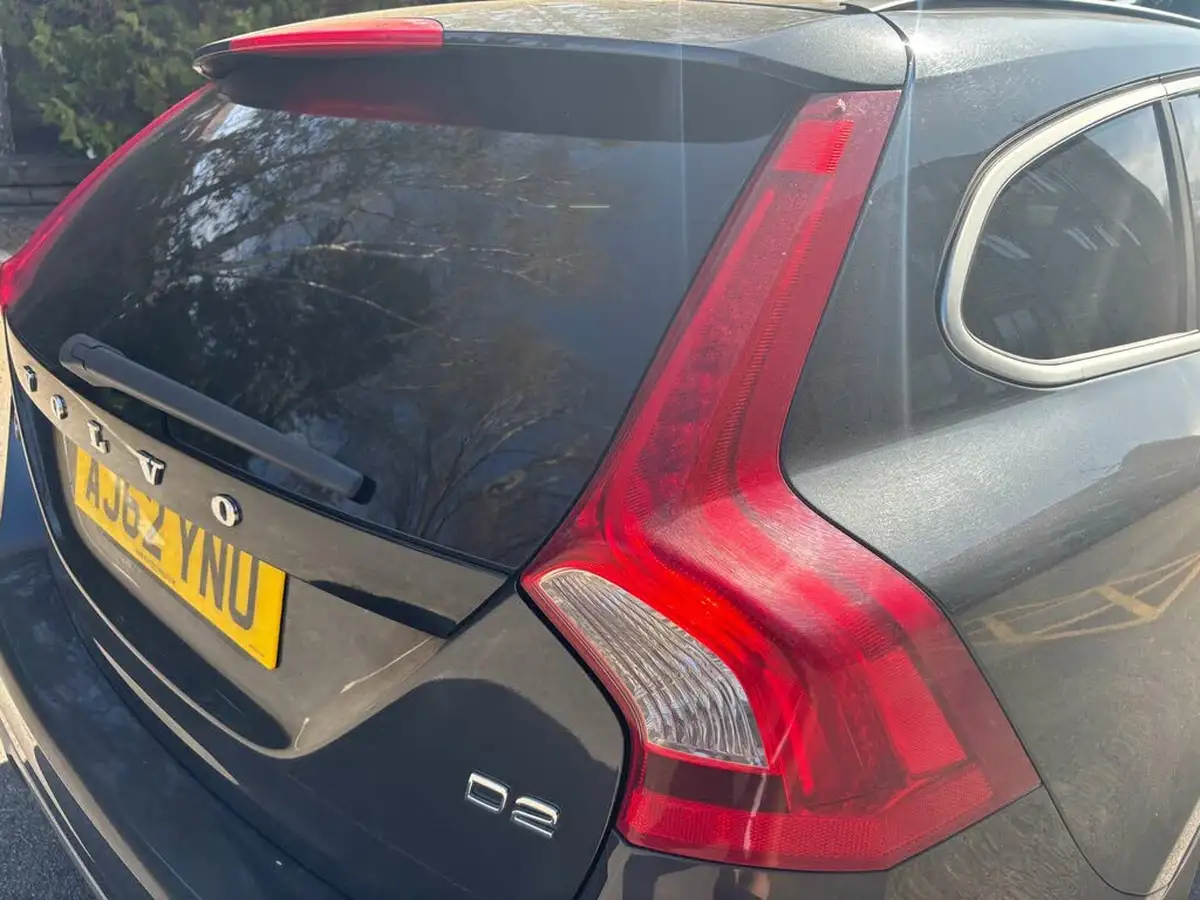 2013-volvo-v60-16td-d2-r-design-nav-big-13