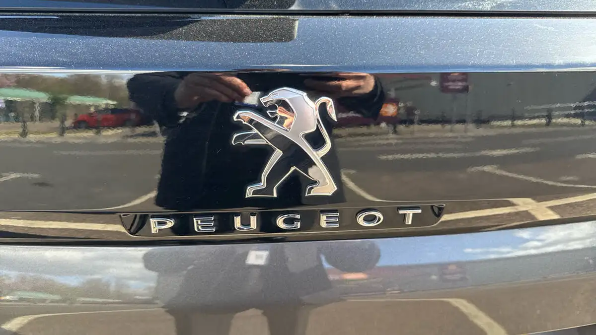 2022-peugeot-3008-suv-12-puretech-allure-premium-eat8-big-25