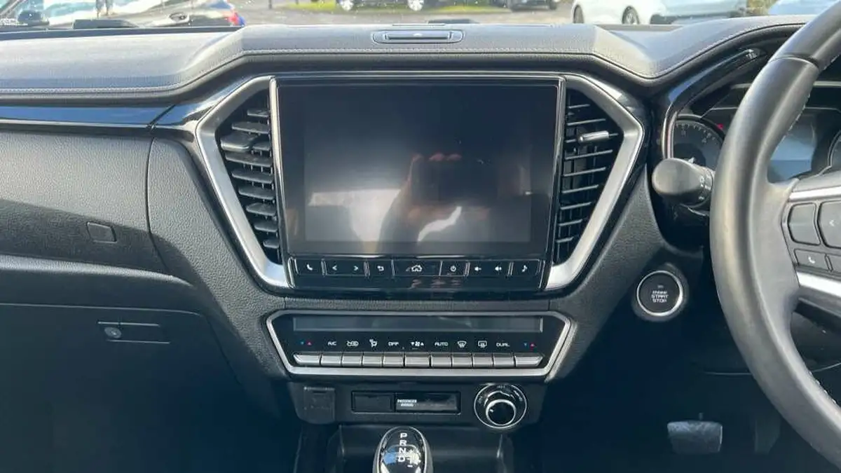 2023-isuzu-d-max-19td-v-cross-steel-edition-auto-big-11