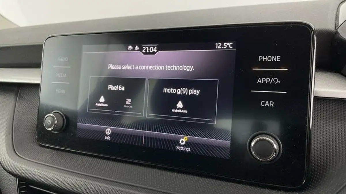 2022-skoda-fabia-10-mpi-colour-edition-big-14