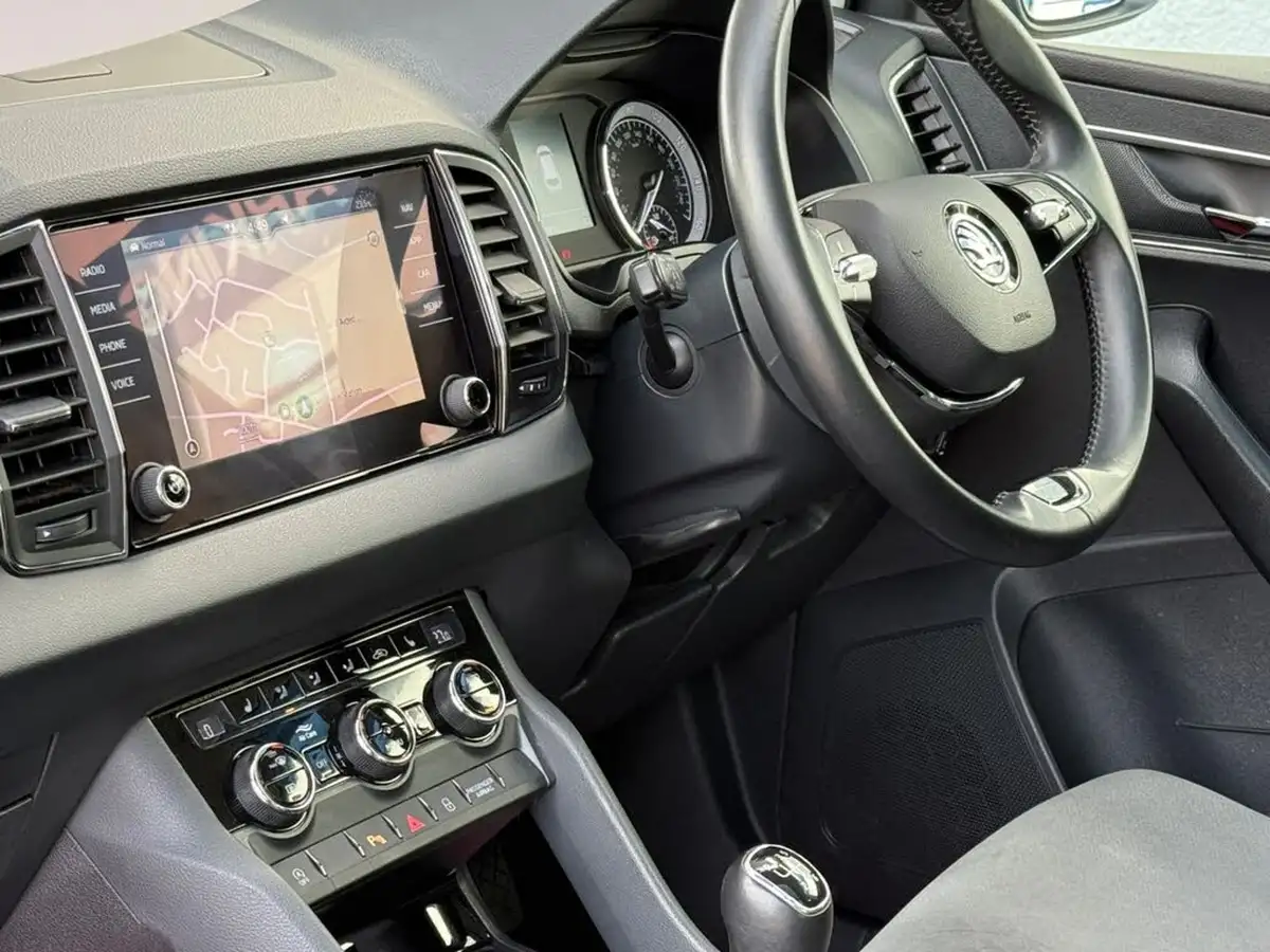 2021-skoda-karoq-15-tsi-se-l-big-58