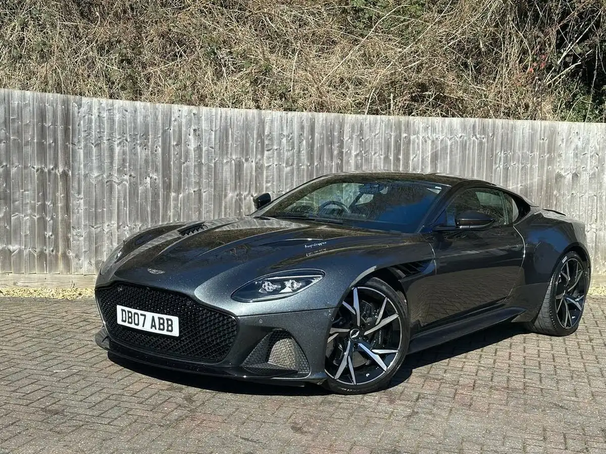 2019-aston-martin-dbs-52-v12-superleggera-big-4