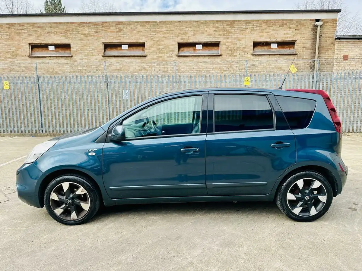 2012-nissan-note-14-n-tec-big-42