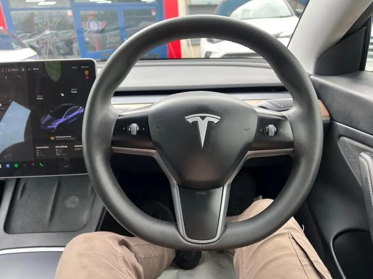 2020-tesla-model-3-e-long-range-big-45