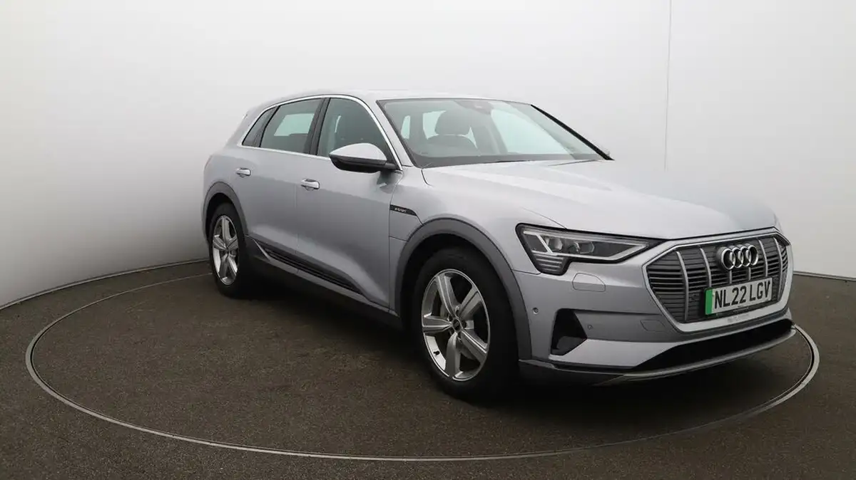 2022-audi-e-tron-55e-technik-station-wagon-big-36