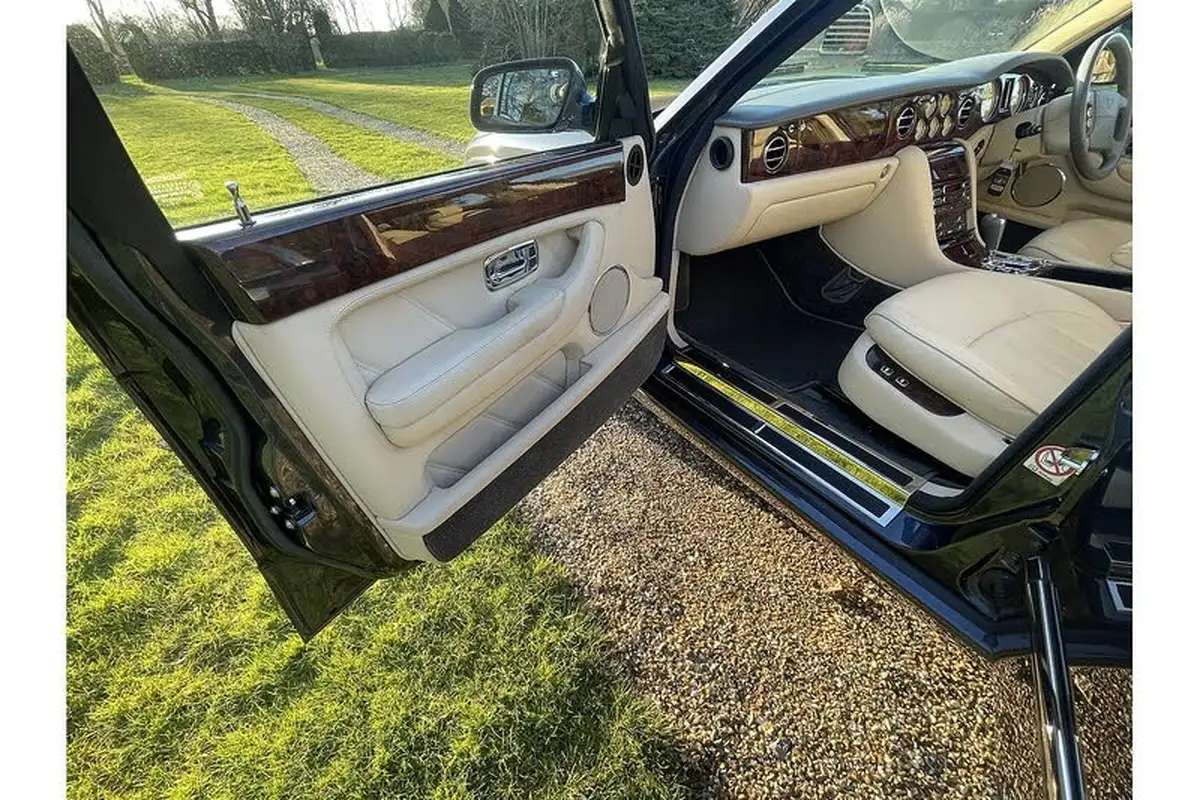 2008-bentley-arnage-68-r-big-41