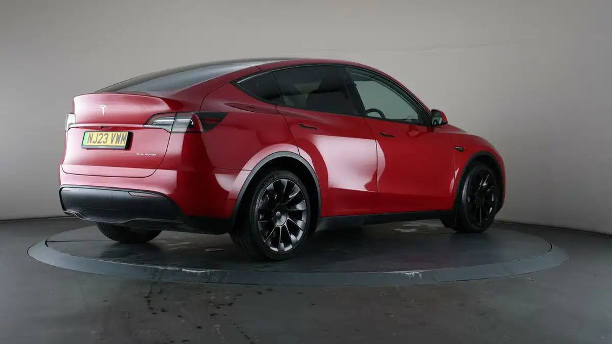 2023-tesla-model-y-e-long-range-big-58