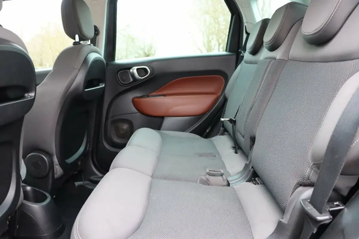 2013-fiat-500l-16-multijet-trekking-big-21