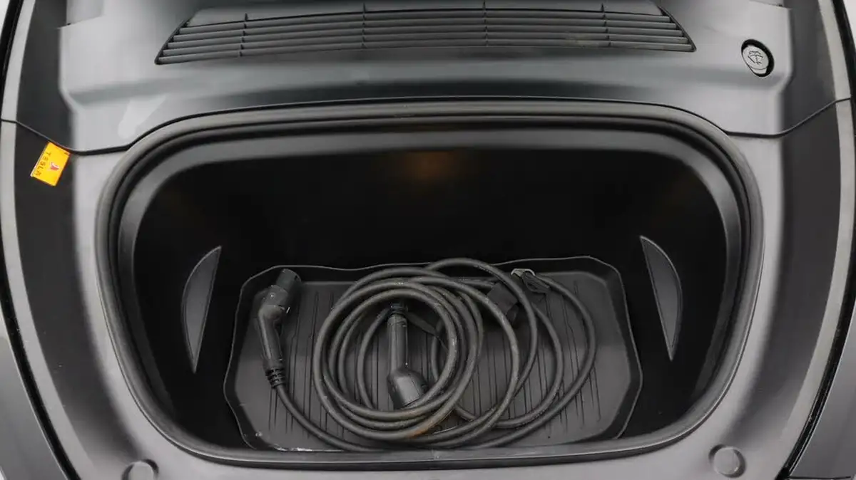 2022-tesla-model-y-e-long-range-big-19