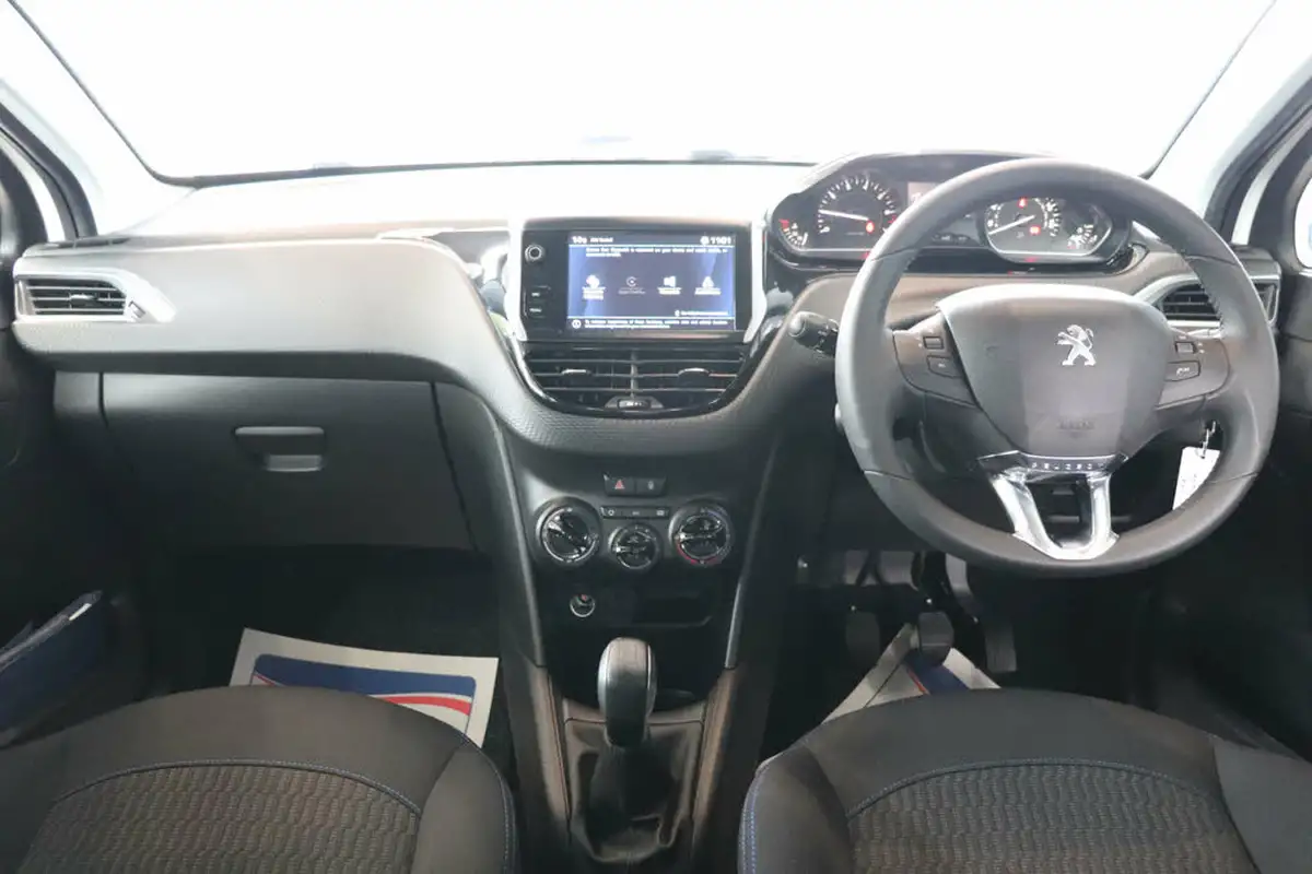 2019-peugeot-208-12-puretech-signature-big-12