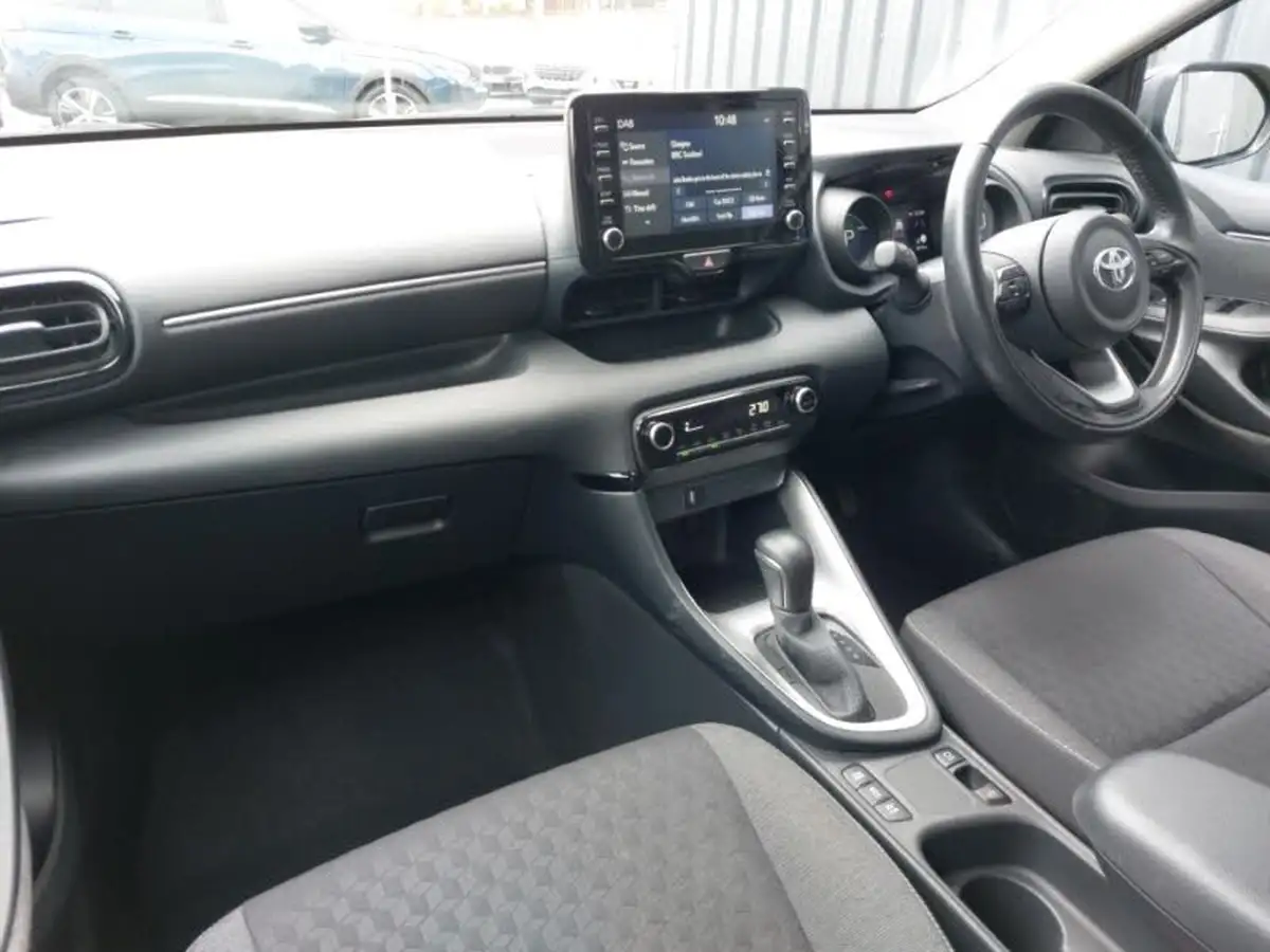 2022-toyota-yaris-15-vvt-i-design-big-18