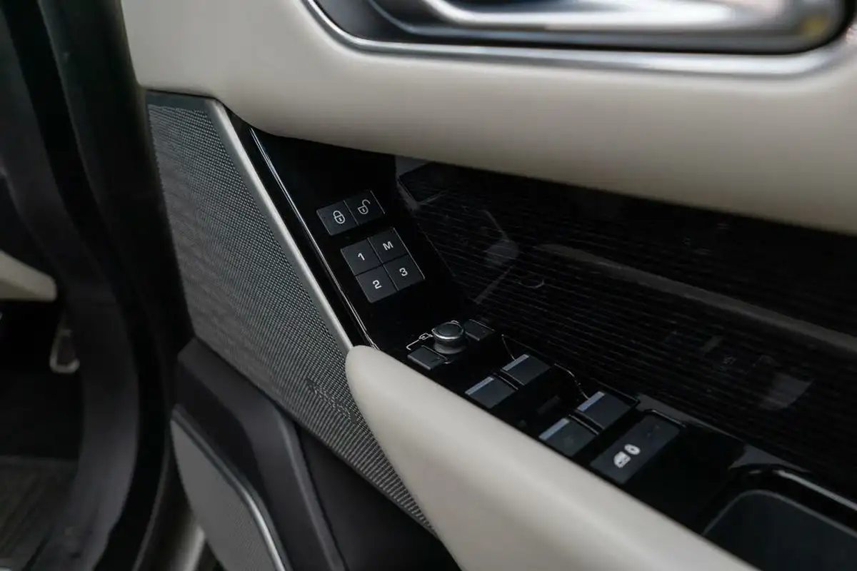 2019-land-rover-range-rover-velar-30-d300-r-dynamic-hse-big-36