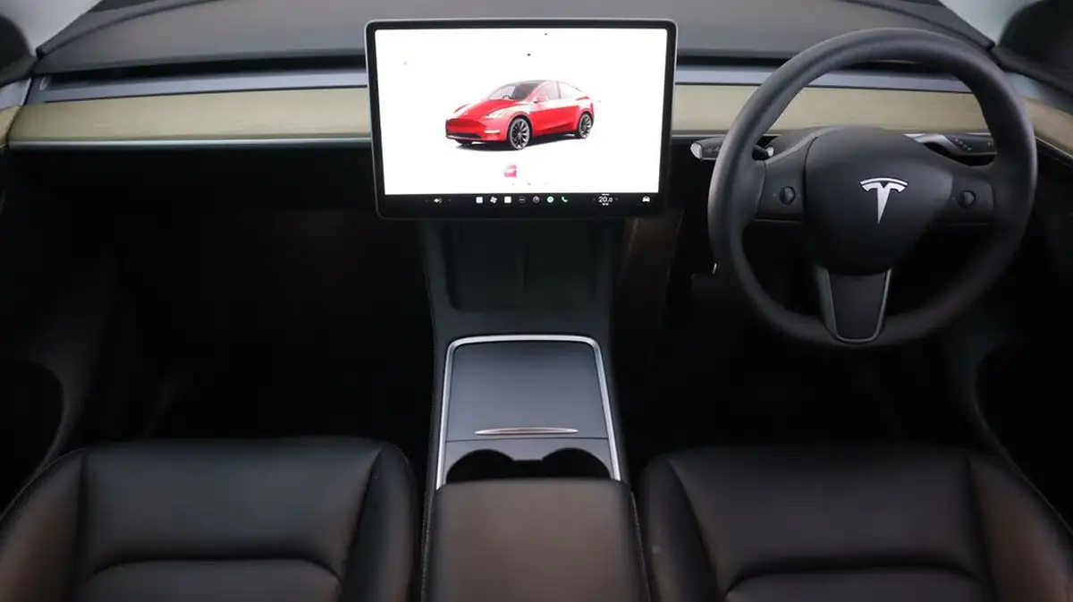 2023-tesla-model-y-e-long-range-big-13