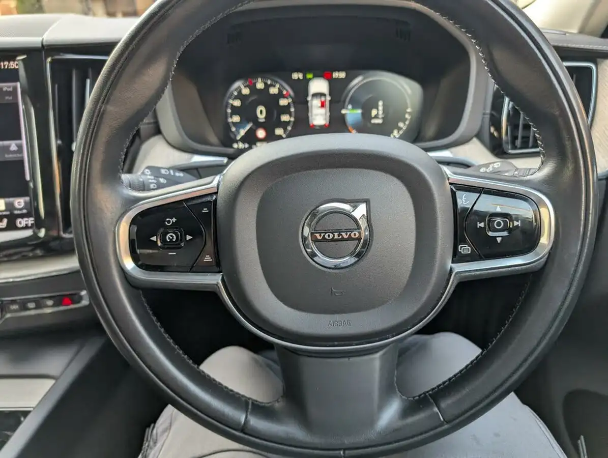 2021-volvo-xc60-20-t8-inscription-pro-390bhp-big-35