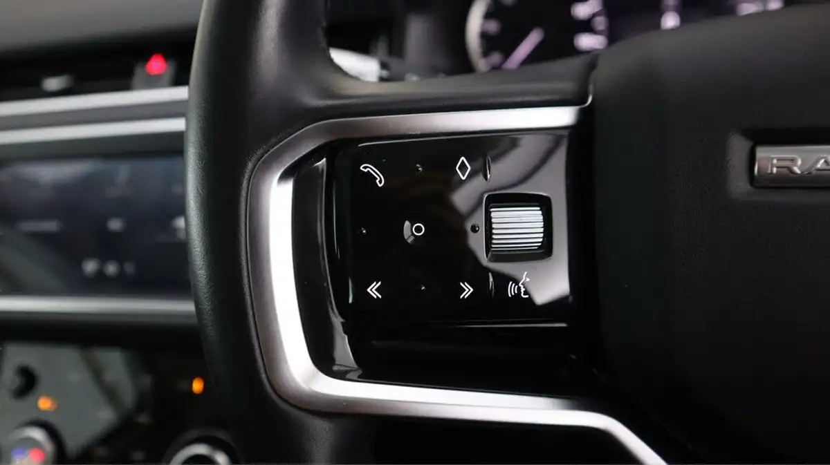2021-land-rover-range-rover-evoque-20-d165-big-22