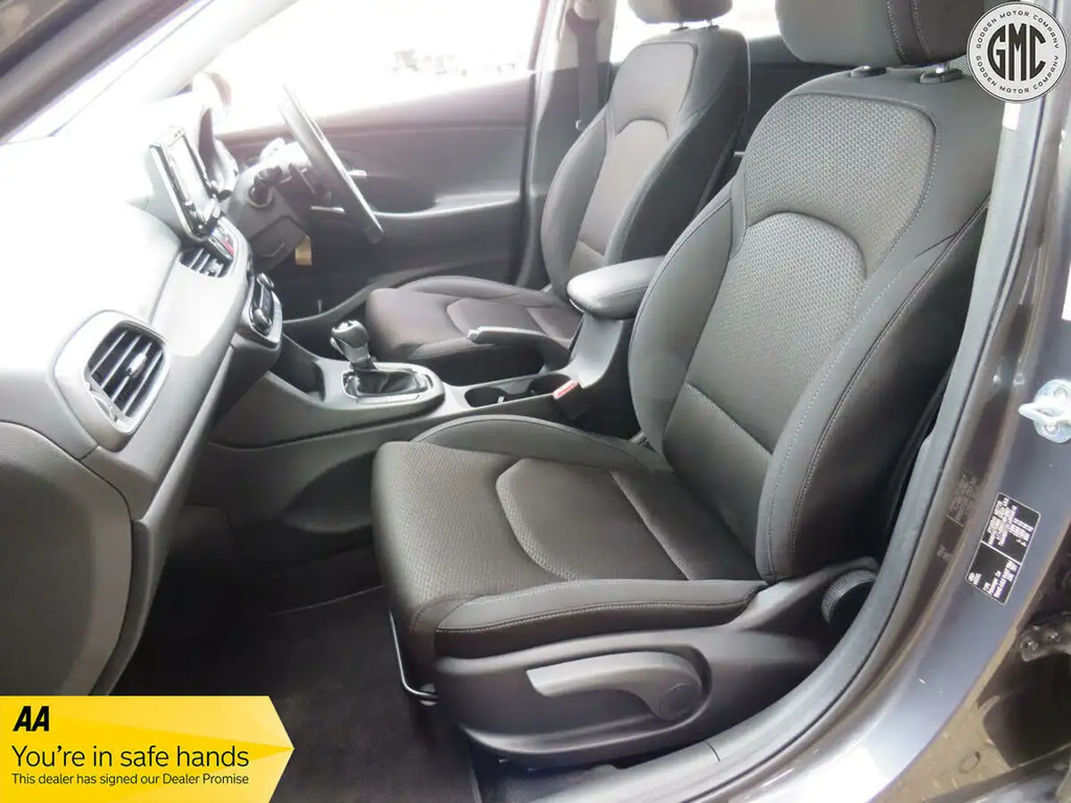 2018-hyundai-i30-14-t-gdi-se-nav-isg-fastback-dct-big-10