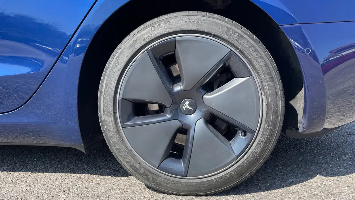 2021-tesla-model-3-e-long-range-awd-big-17