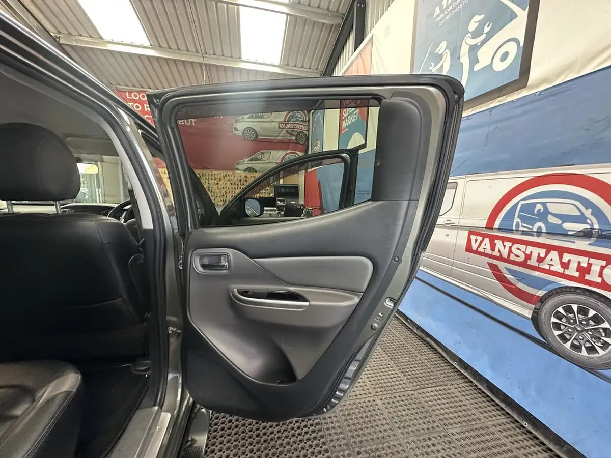 2016-mitsubishi-l200-24di-d-barbarian-auto-big-10