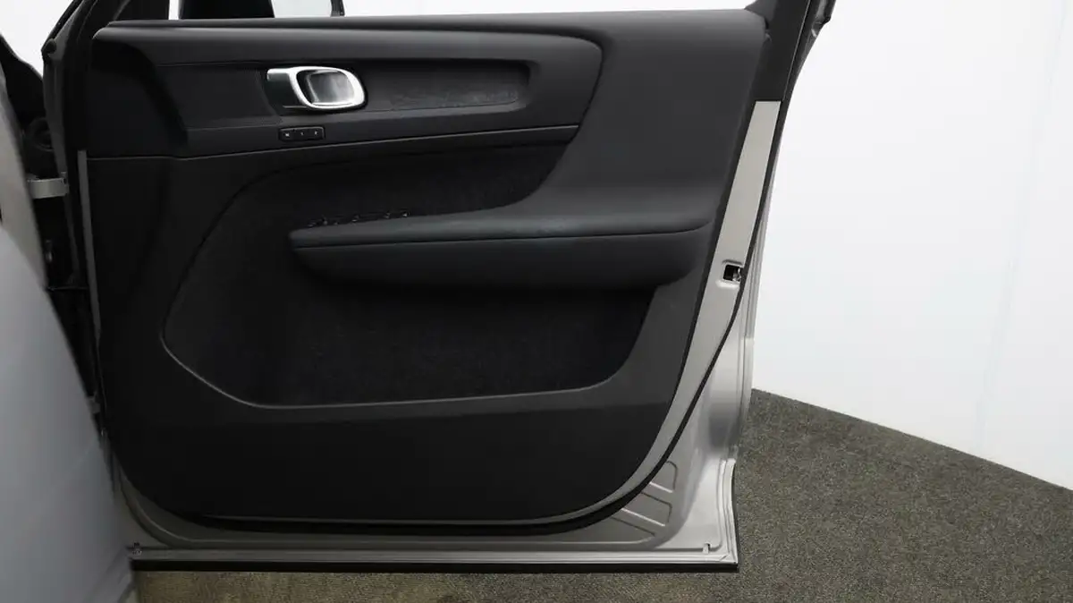 2023-volvo-xc40-e-twin-recharge-plus-big-14