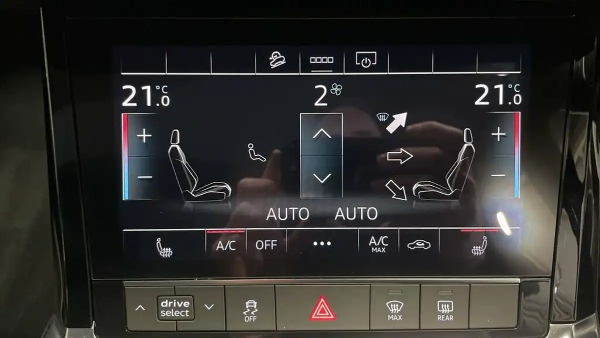 2021-audi-e-tron-55e-technik-station-wagon-big-27