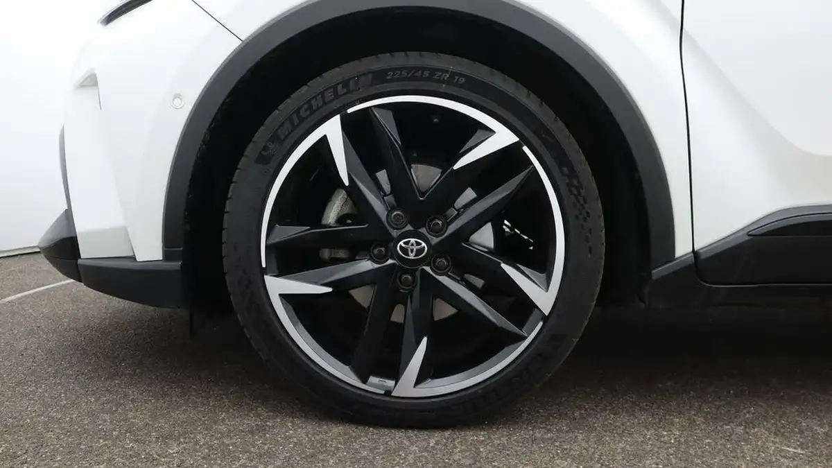 2022-toyota-c-hr-18-vvt-i-gr-sport-big-18