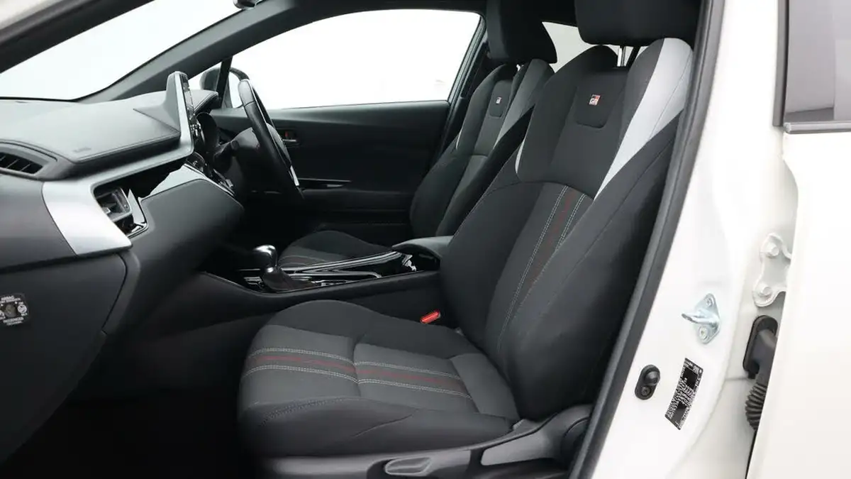 2022-toyota-c-hr-18-vvt-i-gr-sport-big-14