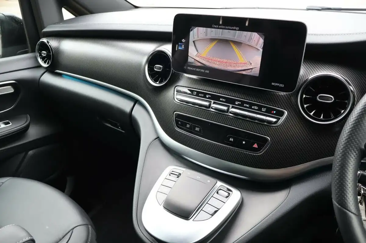 2023-mercedes-benz-v-class-20d-v220d-amg-line-long-big-26