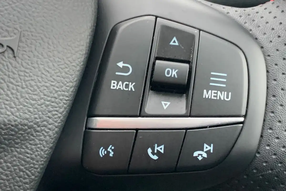 2023-ford-kuga-big-37