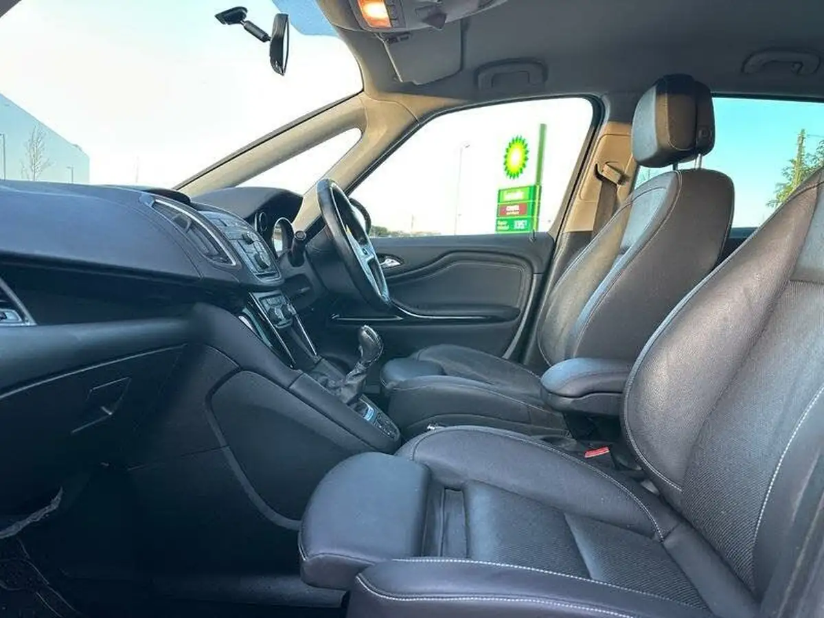 2016-vauxhall-zafira-tourer-20cdti-sri-ss-big-22