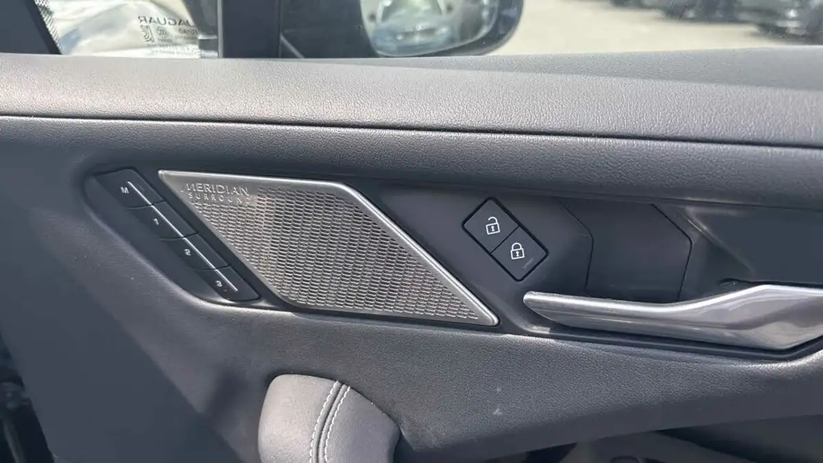 2023-jaguar-i-pace-ev400-hse-black-big-24
