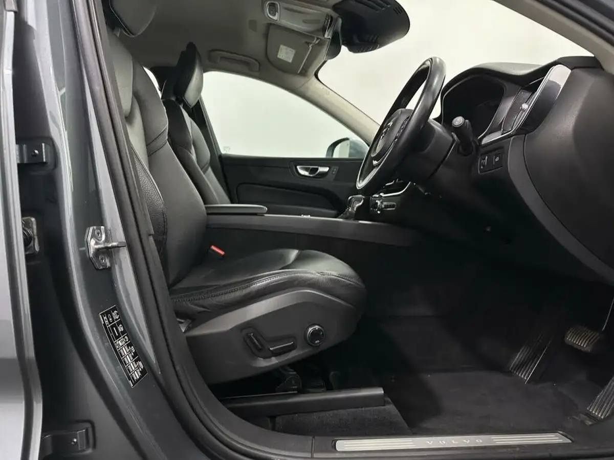 2017-volvo-xc60-20td-d4-momentum-pro-geartronic-big-28
