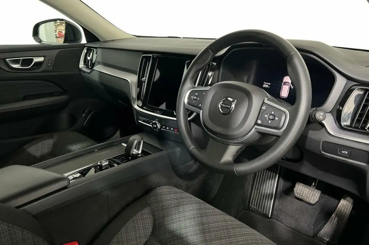 2022-volvo-v60-20-b3-core-big-8