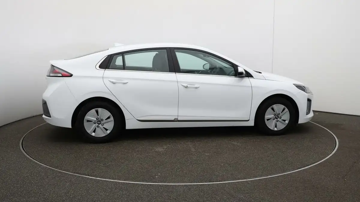 2022-hyundai-ioniq-16-gdi-premium-hybrid-big-8