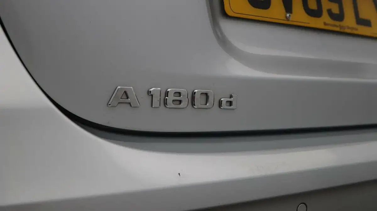 2020-mercedes-benz-a-class-15d-a180d-amg-line-executive-hatchback-5d-7g-dct-big-20