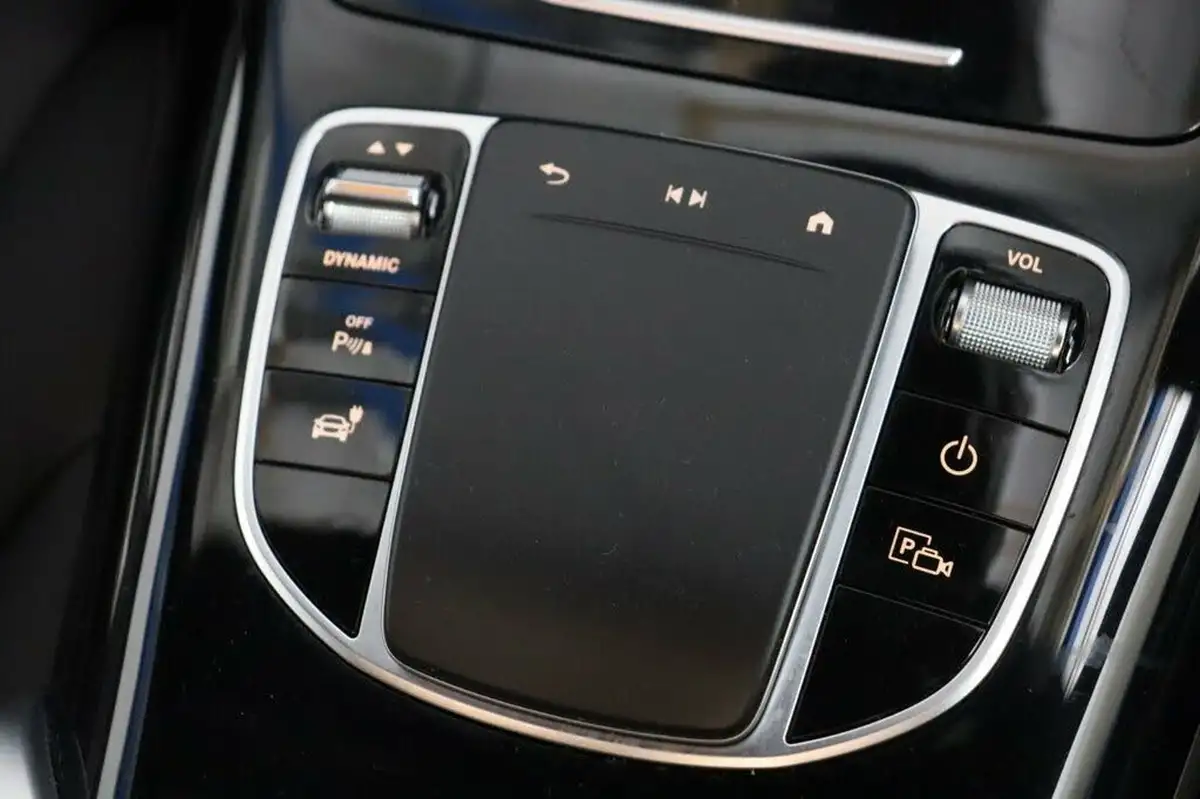 2022-mercedes-benz-eqc-e-eqc-400-amg-line-premium-plus-big-38