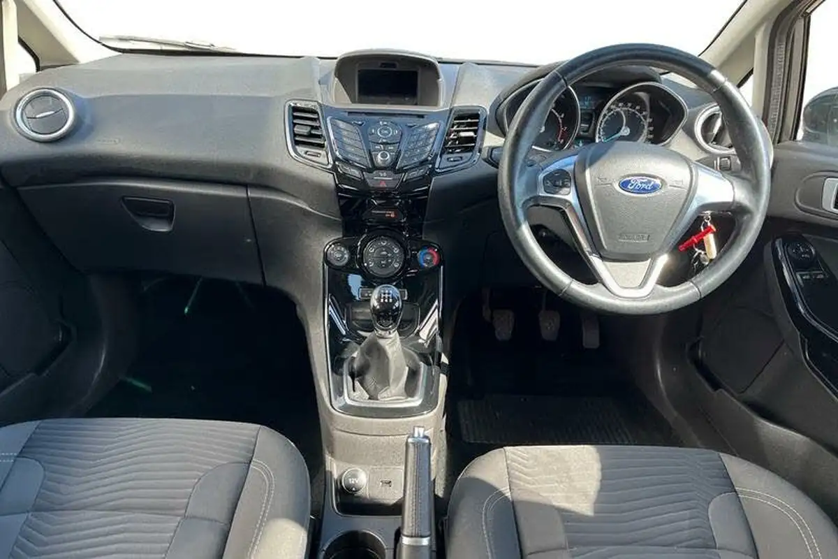 2016-ford-fiesta-10t-zetec-100ps-ecoboost-ss-5d-big-9