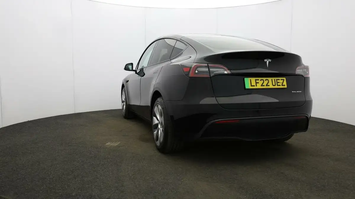 2022-tesla-model-y-e-long-range-big-30