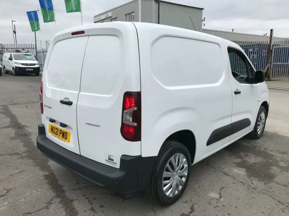 2021-peugeot-partner-15-bluehdi-1000-professional-100ps-eu6dt-panel-big-3