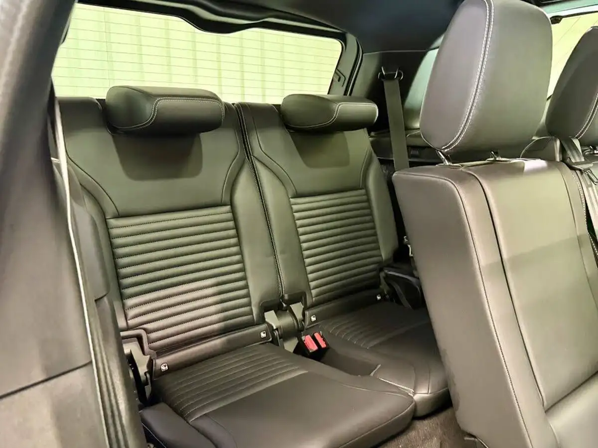 2023-land-rover-discovery-30-d300-dynamic-se-big-38