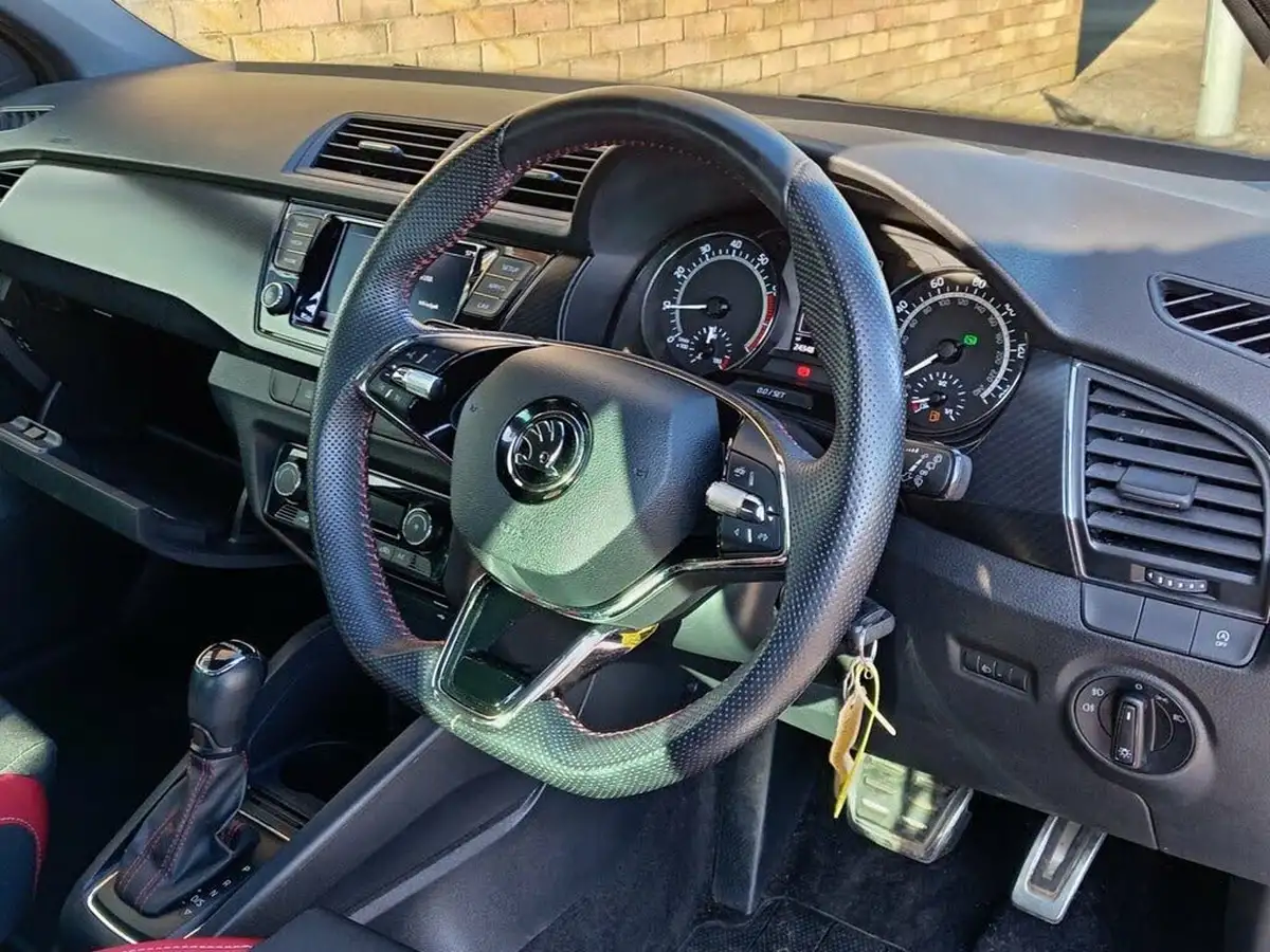 2021-skoda-fabia-10-tsi-monte-carlo-95ps-hatchback-dsg-big-3