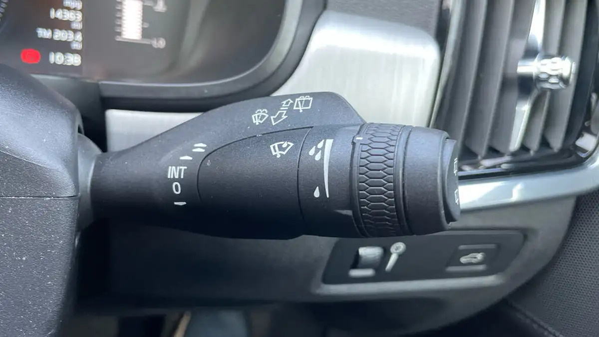 2018-volvo-v90-20-t4-momentum-big-27