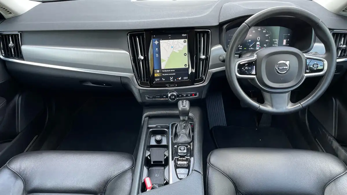 2018-volvo-v90-20-t4-momentum-big-3